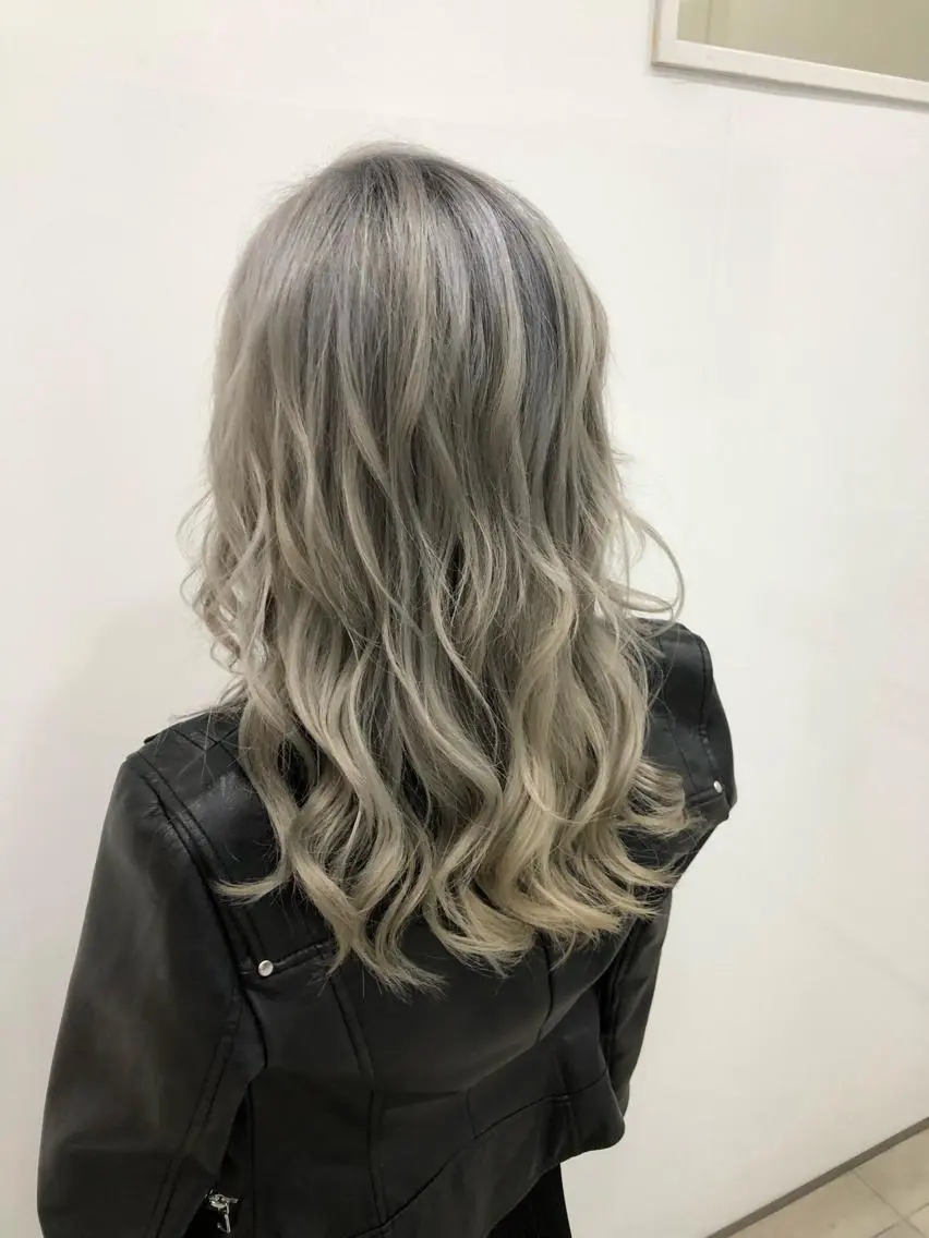 ケアブリーチ+オンカラー¥8980の写真