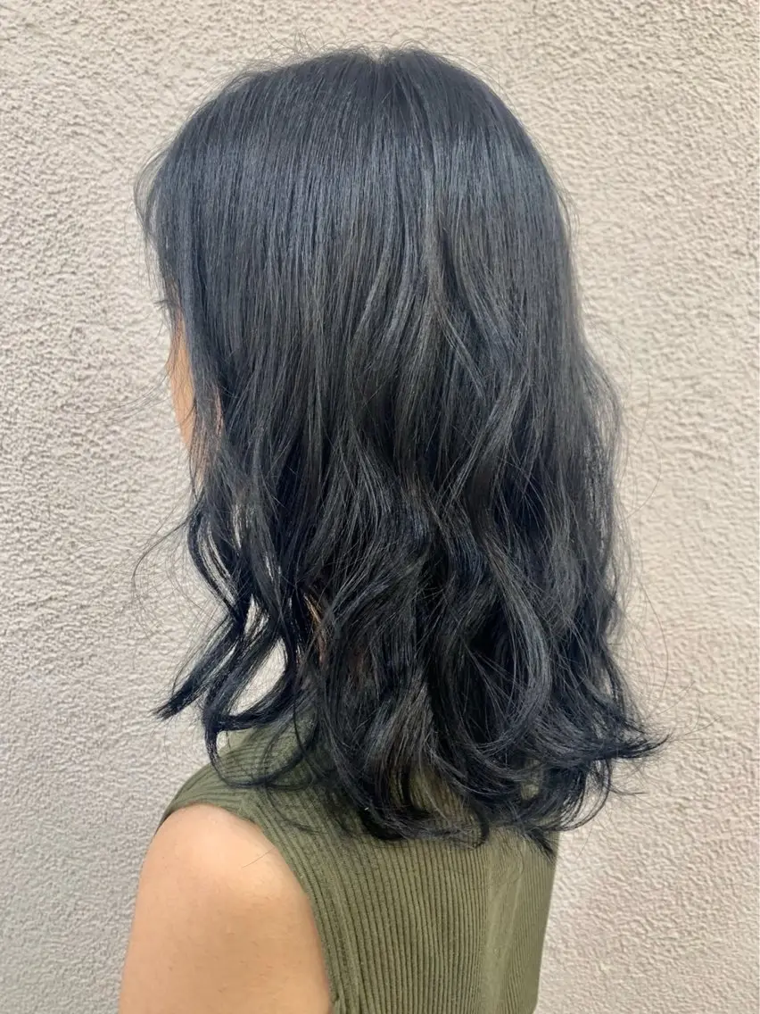 ミディアム アッシュ 榎戸 怜真のヘアスタイル