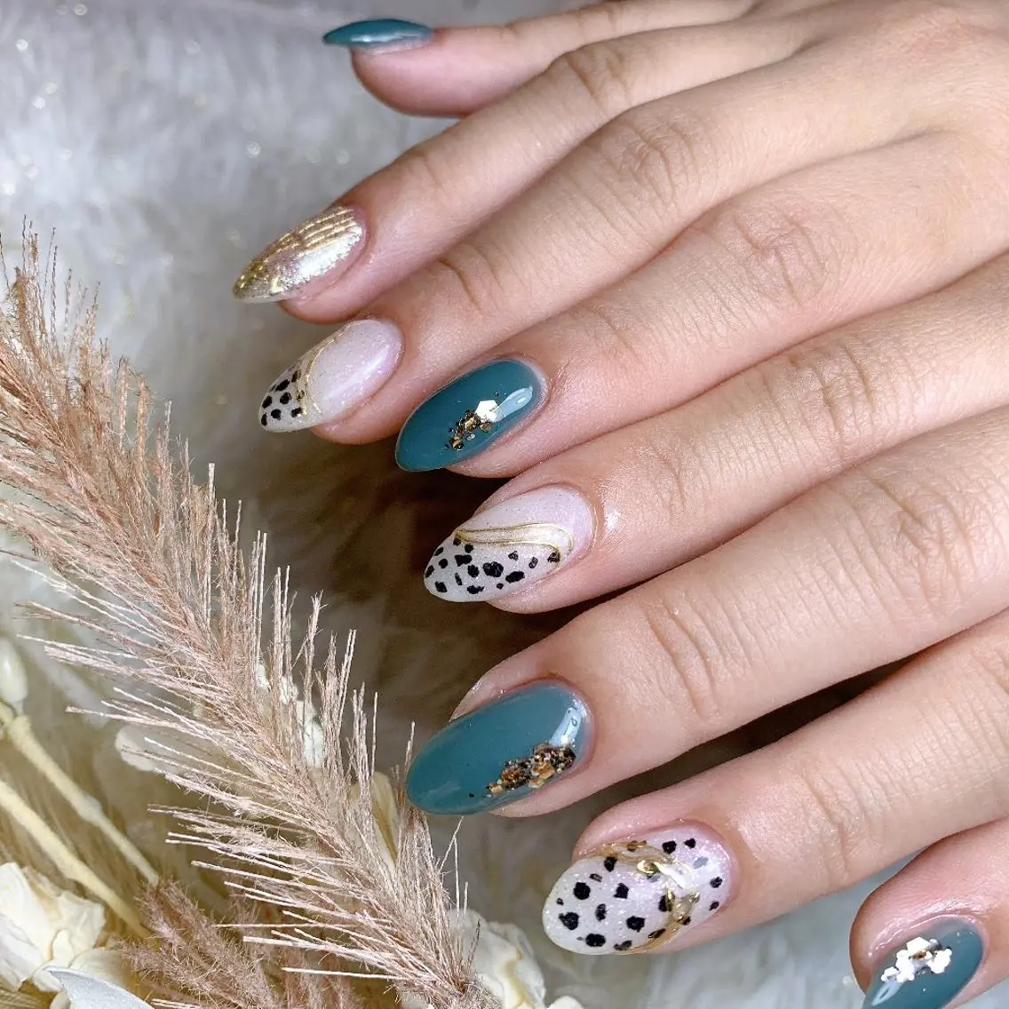 ミディアム ネイル ニュアンスネイル ☺︎山部 志麻☺︎のネイルデザイン