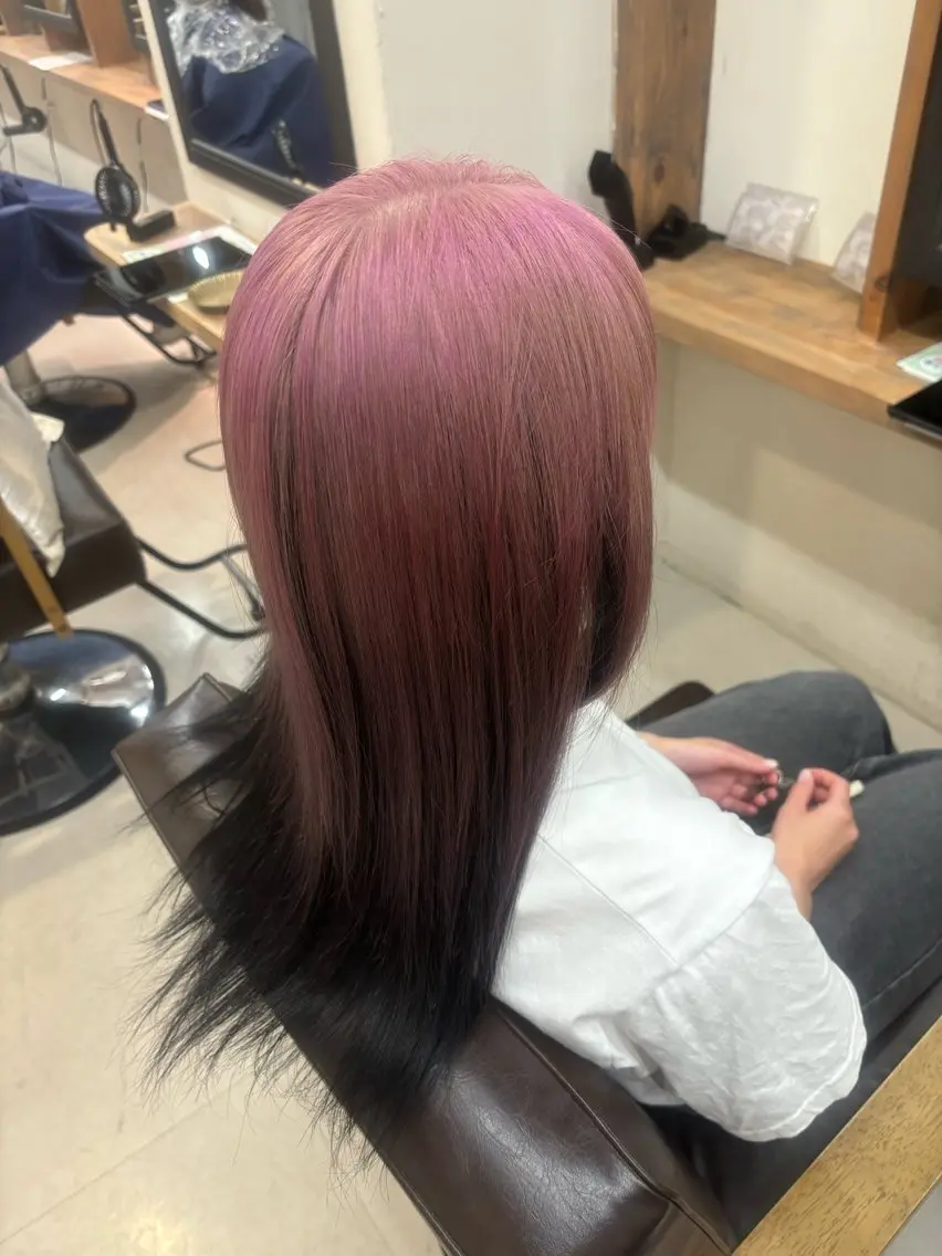ロング カラー ピンクカラー 室谷 ゆりあのヘアスタイル
