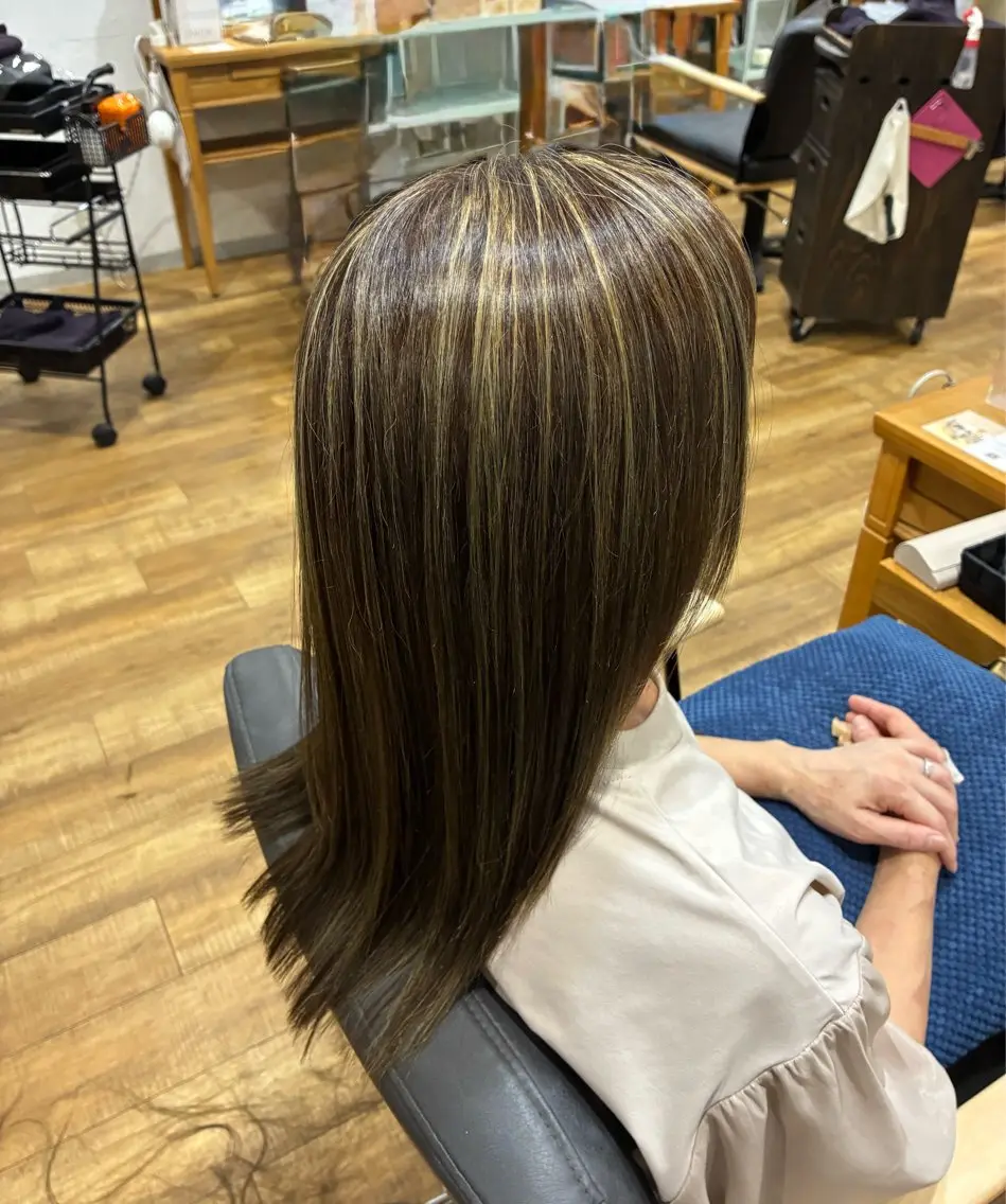 ロング ハイライト カット ヘアカラー 安島(あじま) 慎(まこと)のヘアスタイル