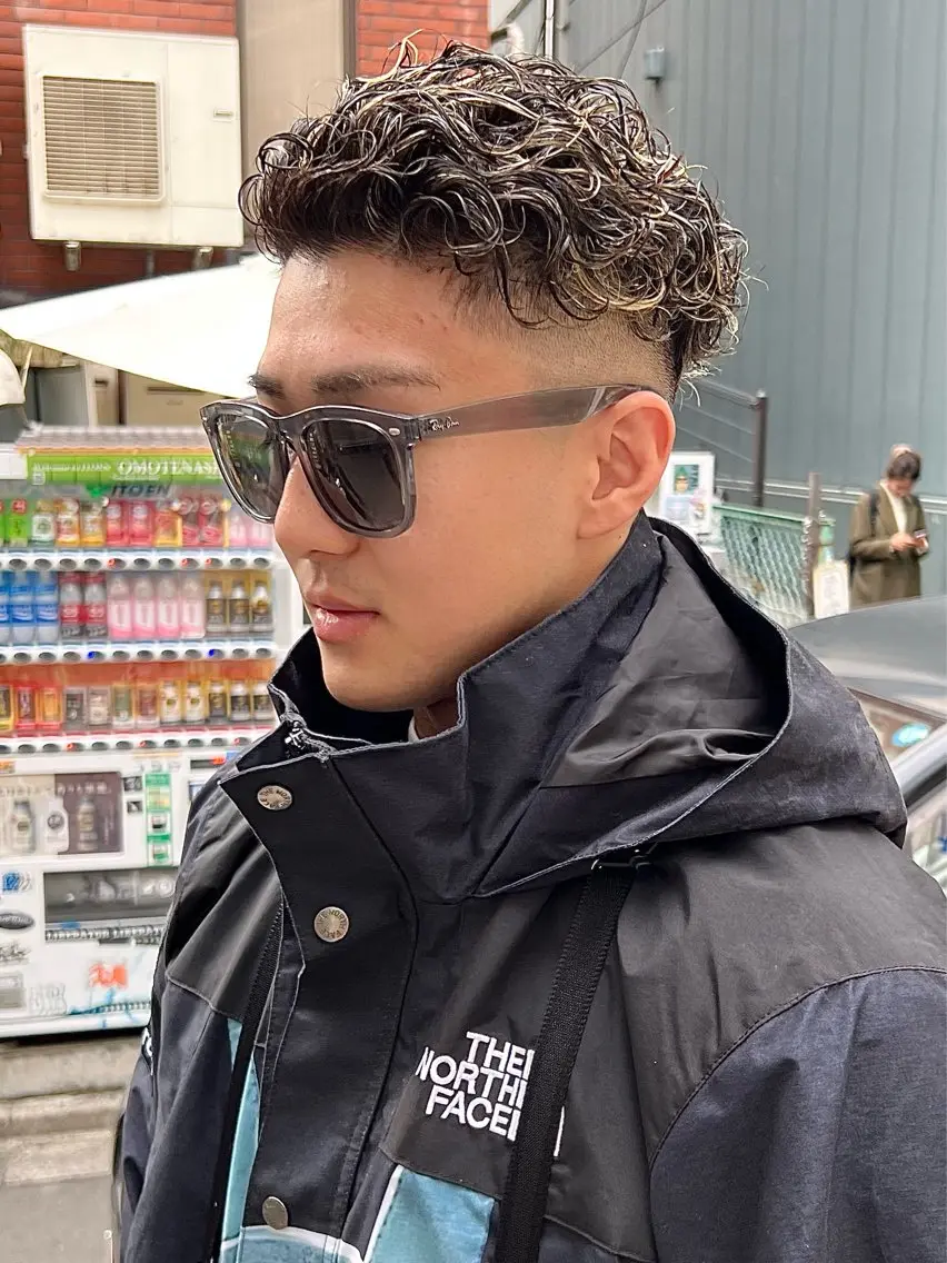 パーマ メンズ 豊崎 佑輔のヘアスタイル