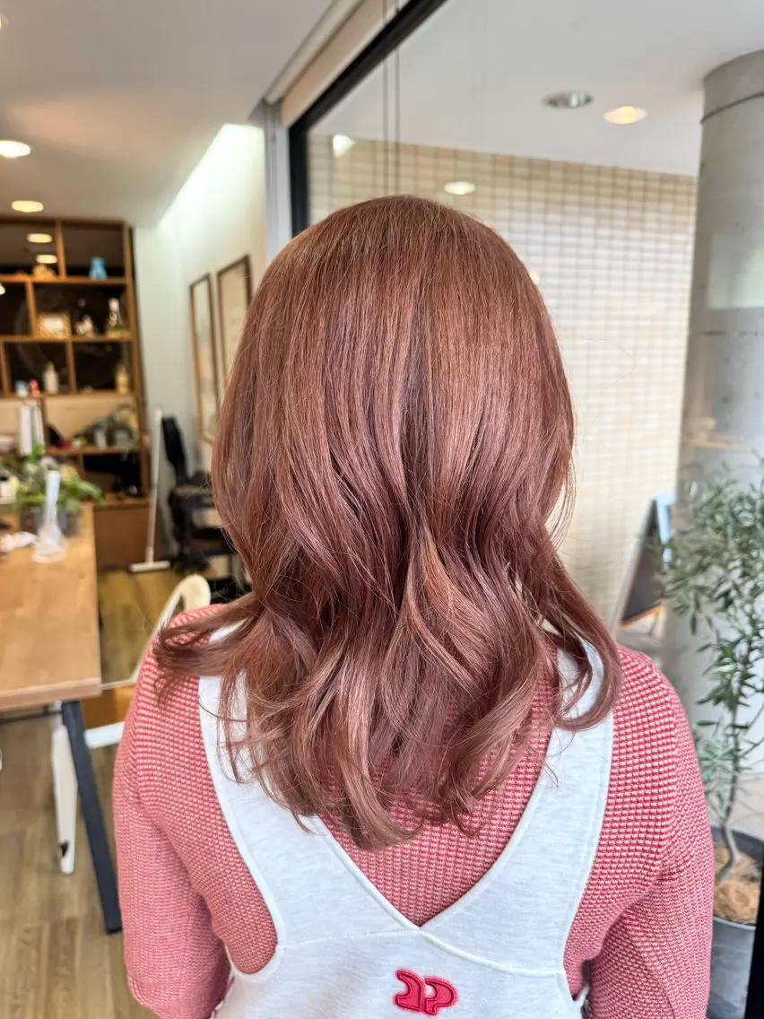 ロング カラー グレージュ ピンクカラー ヘアカラー トリートメント ツキダテ ユイのヘアスタイル