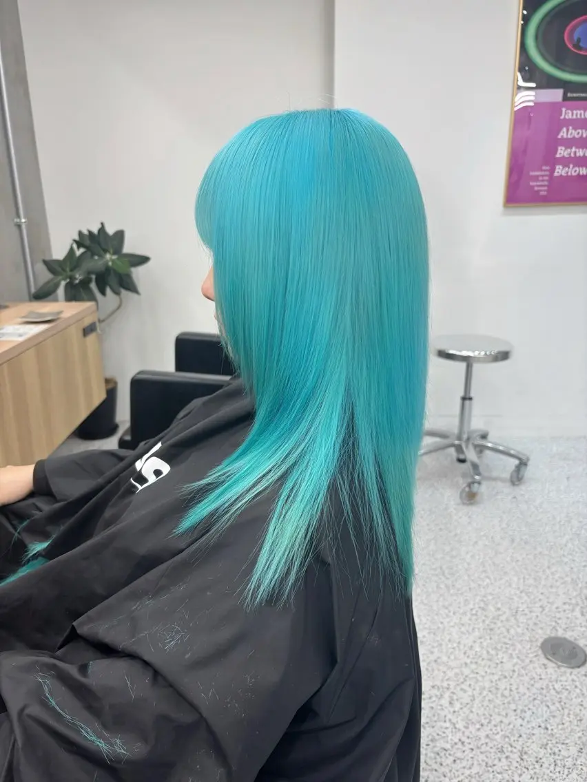 セミロング PELE  原宿 airiのヘアスタイル