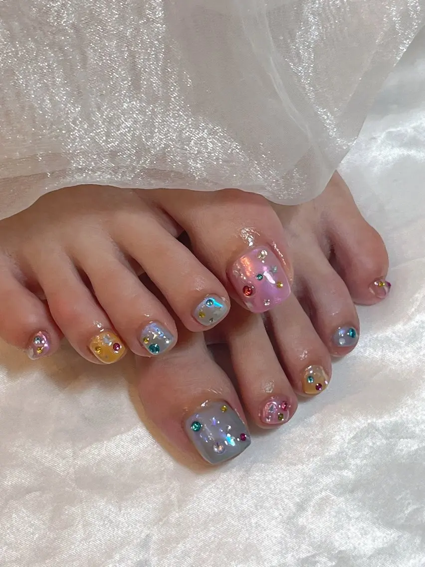 ネイル フットネイル ストーンネイル フットネイル r.nailBY α 大阪福島区/岸本🧸のネイルデザイン