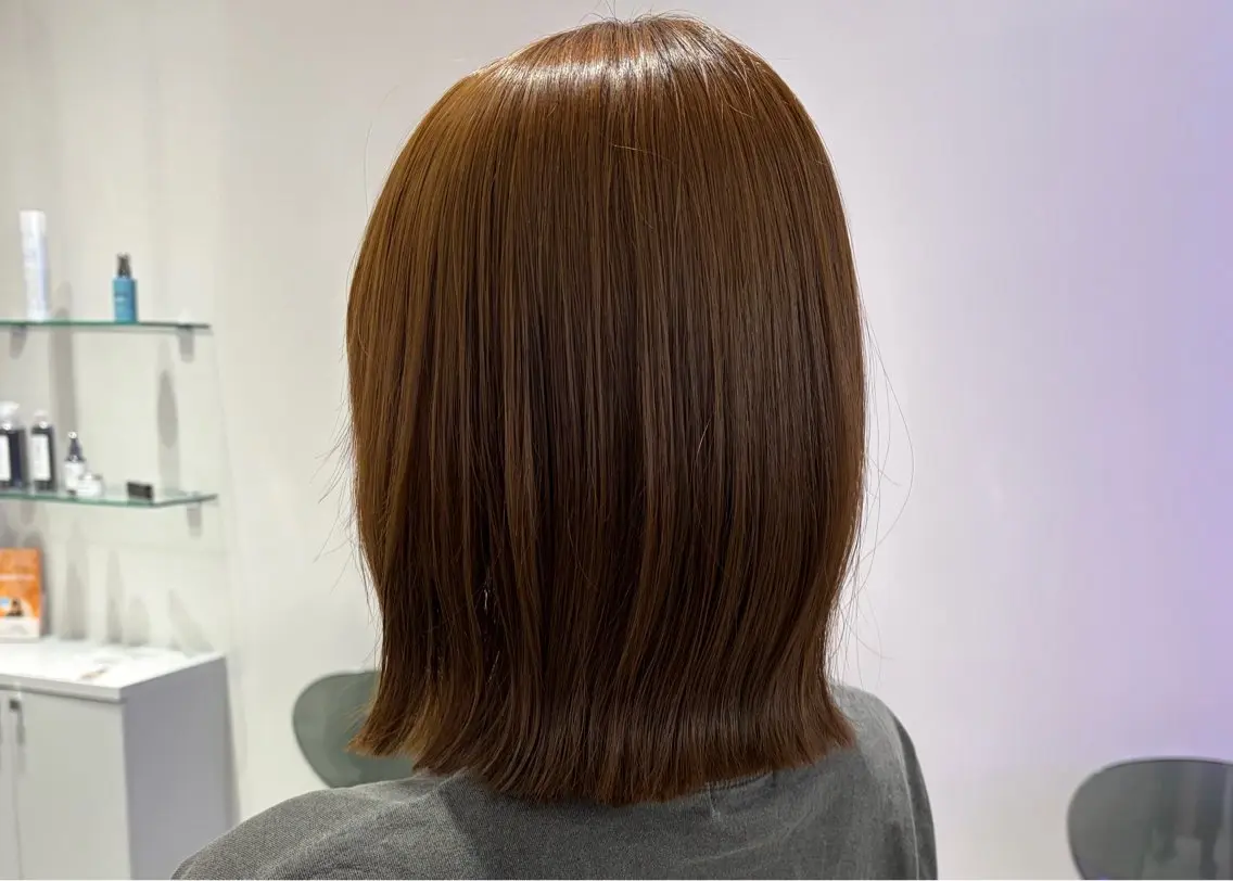 ミディアム カット ヘアカラー トリートメント ミルクティーカラー/ レイヤーカットAyaのヘアスタイル