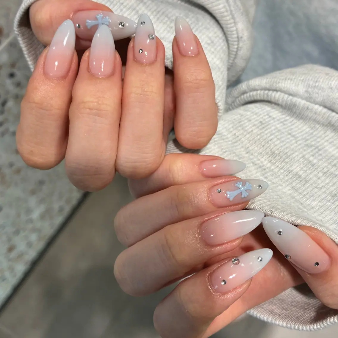 ネイル 水色 ハンドネイル WAVY airiのネイルデザイン