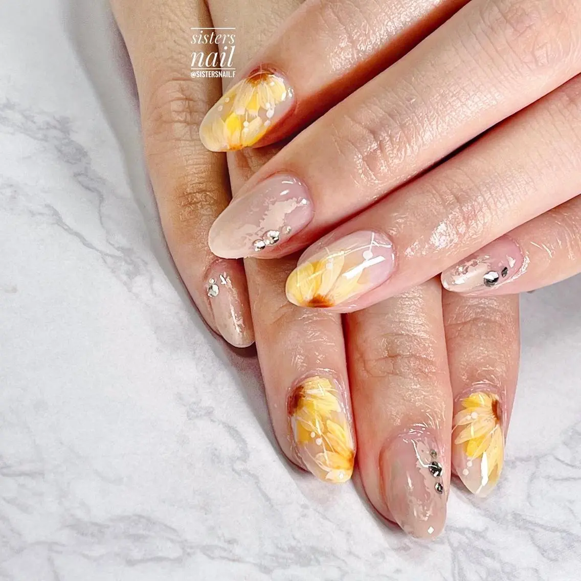 ネイル アートネイル フラワーネイル オフィスネイル 夏ネイル ワンホンネイル sisters nail.fのネイルデザイン
