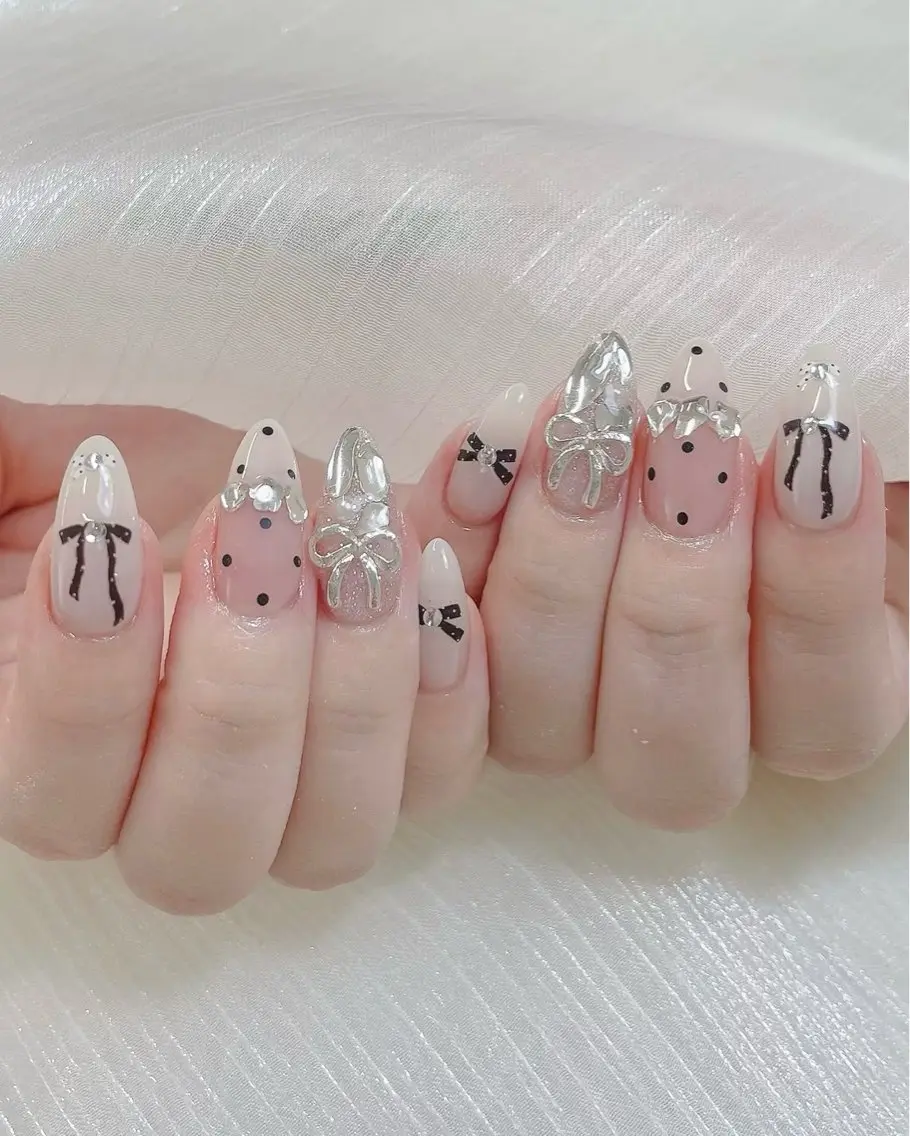 ネイル チークネイル ドット フラワーネイル フレンチネイル キラキラネイル ハンドネイル Speraネイル 大宮店🎀のネイルデザイン