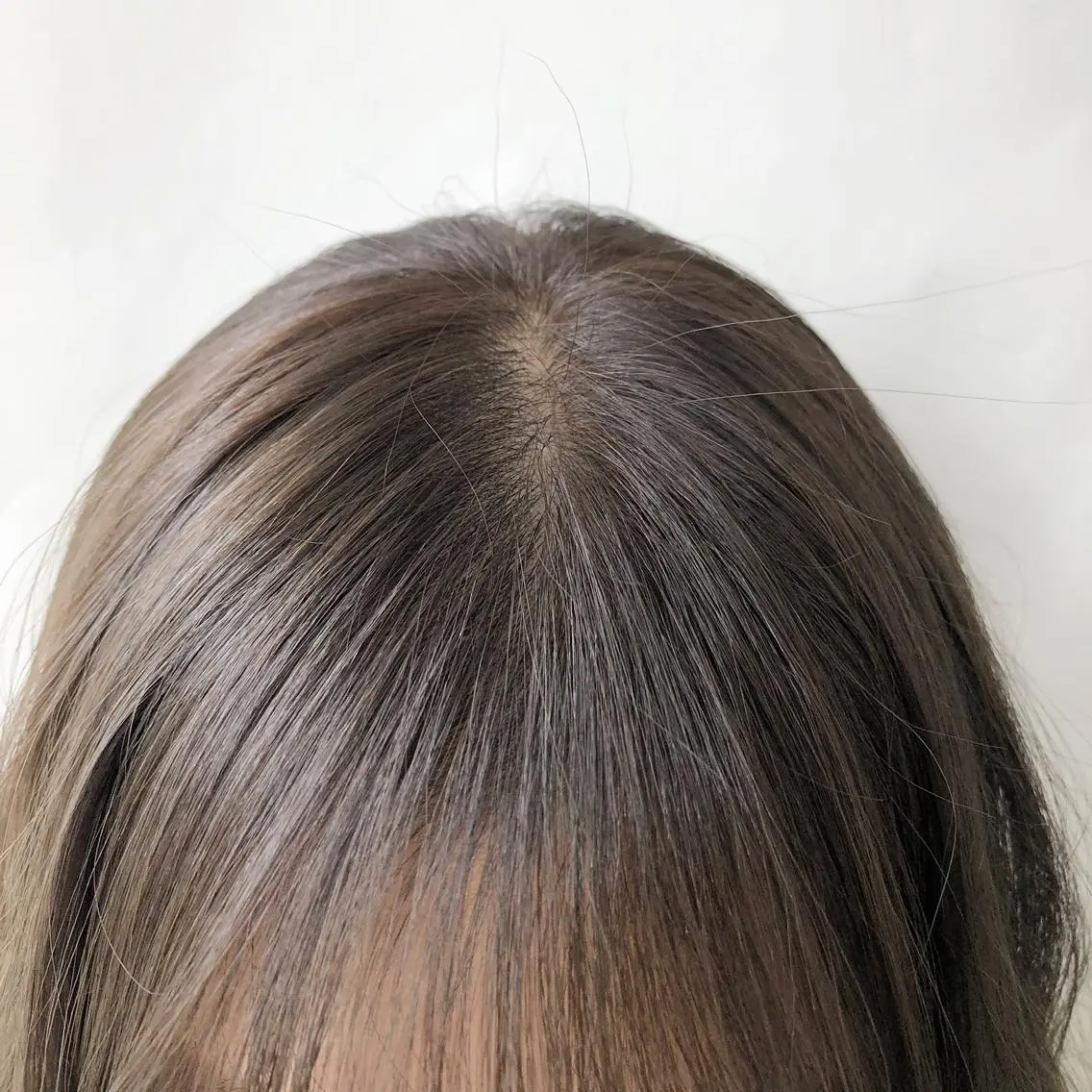 ミディアム カラー ベージュカラー グレージュ ハイライトカラー ミルクティーグレージュ ハイライト universe tokyoのヘアスタイル