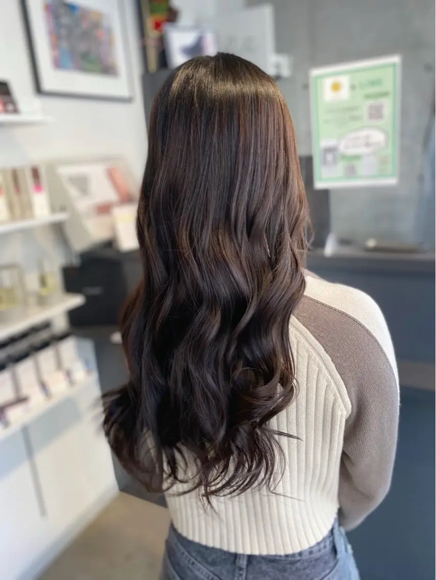 ロング 根本 真奈のヘアスタイル
