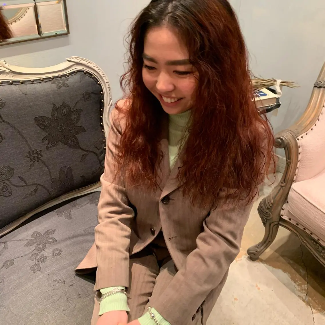 ロング カラー SAKINO ベージュカラーのヘアスタイル