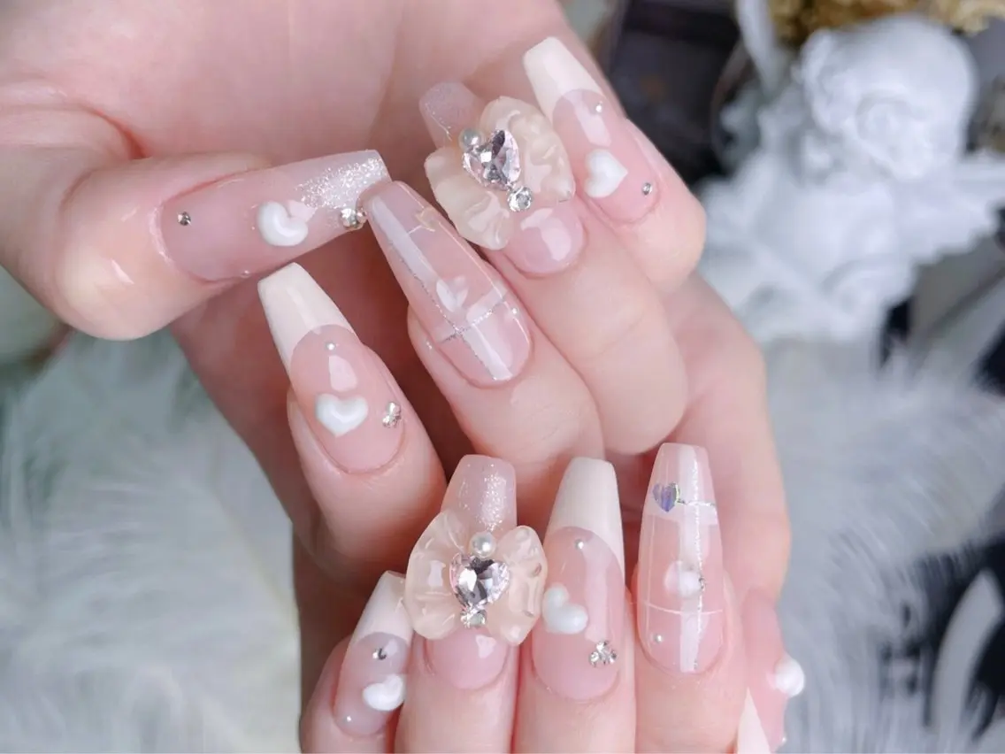 ネイル アートネイル チークネイル 長さ出し フラワーネイル ジェルネイル ハンドネイル ハンドケア YK Beauty Salonのマツエク・マツパデザイン