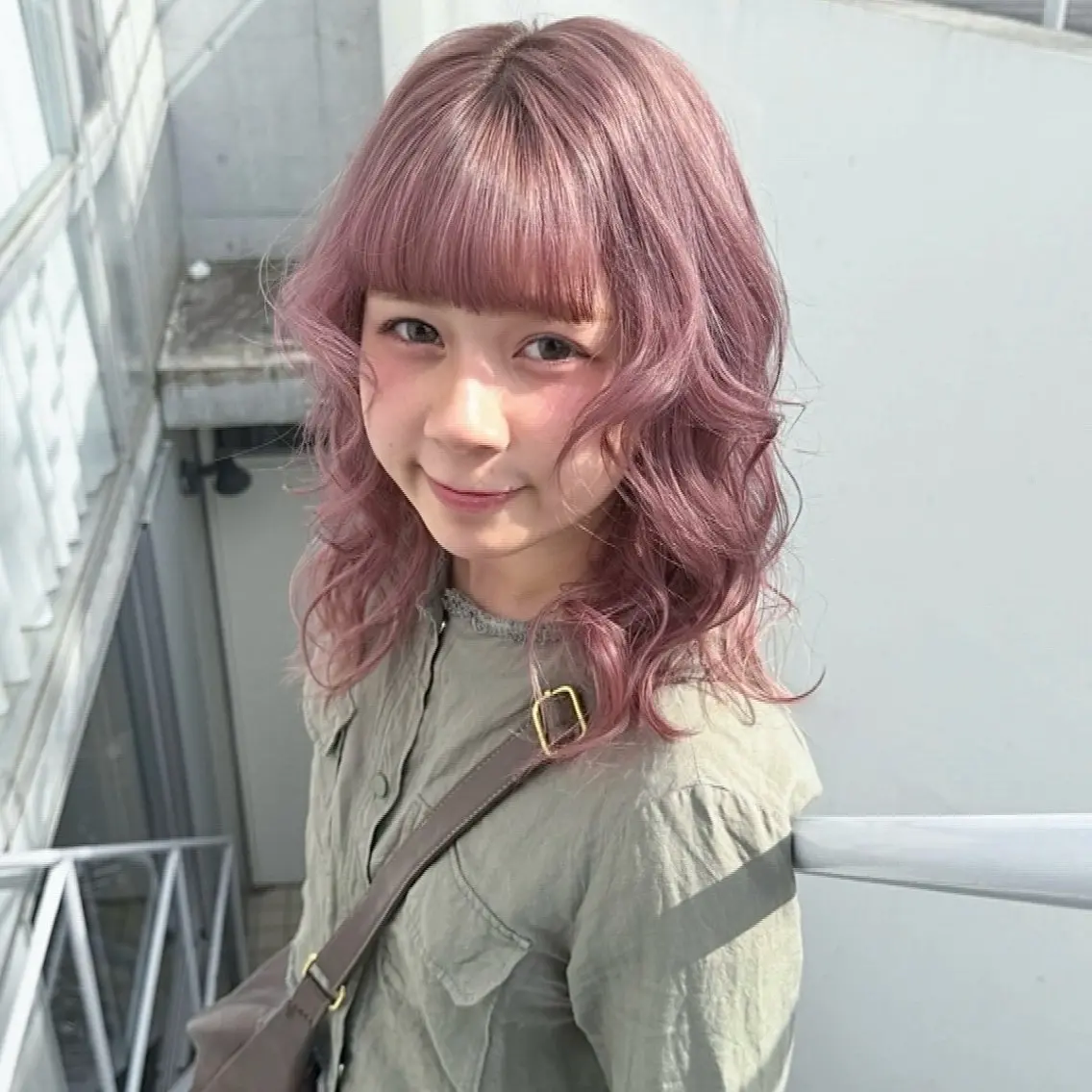 セミロング カラー ブリーチ ヘアカラー mellow NANAのヘアスタイル