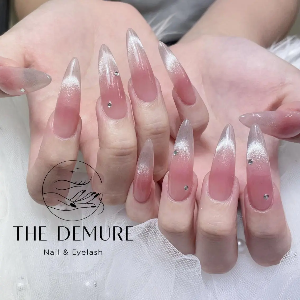 💗【期间限定】ワンホンネイル　マグネット🧲グラデ➕チークネイル 8個ストーン🥰超可愛いの写真