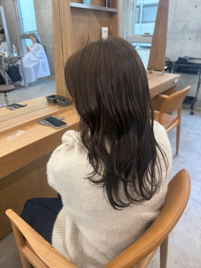ロング カラー ロングレイヤー アッシュ ベージュカラー ブリーチ 透明感カラー カット ヘアカラー 誰より丁寧なカット/ 小林輝/レイヤーのヘアスタイル
