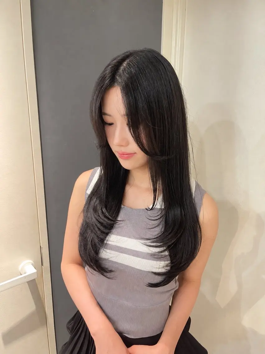 ロング カラー 黒髪 透明感カラー 韓国風ヘア レイヤーカット カット ヘアカラー トリートメント 縮毛矯正/韓国/透明 感カラー/NENEのヘアスタイル