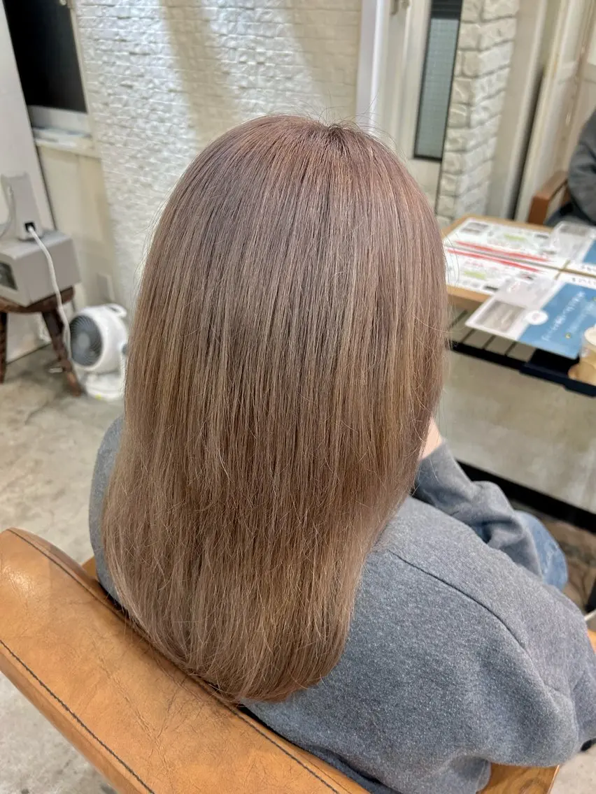ミディアム カラー ベージュカラー コヤナギ ラムのヘアスタイル