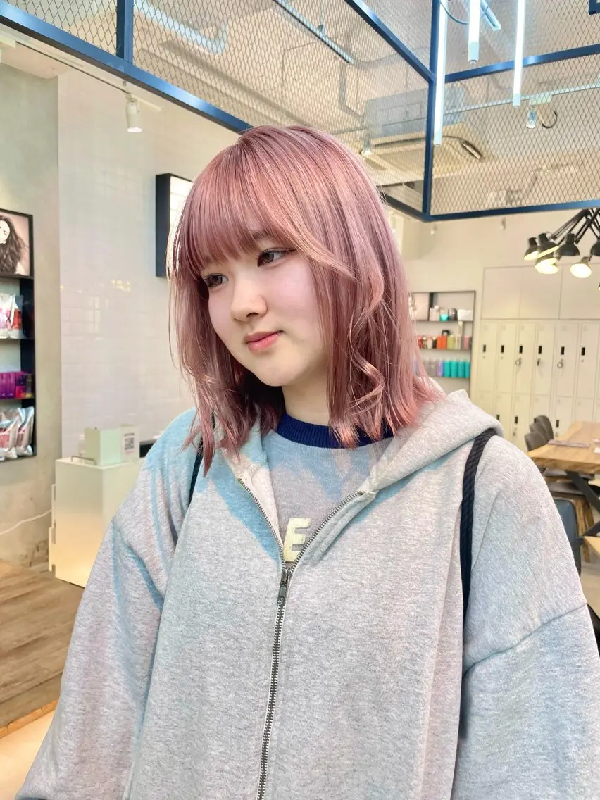 カラー ヘアカラー 🎀ボブ+ハイトーン シュカ👶🏻のヘアスタイル