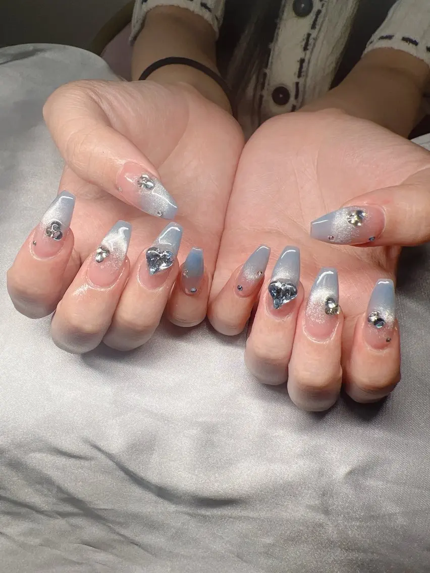 ネイル 長さ出し グラデーション 卒業式 キラキラネイル マグネットネイル Lee Nailsのネイルデザイン