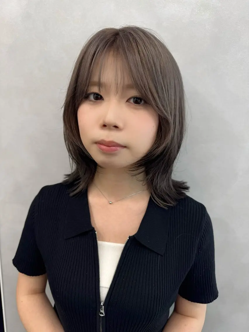 ミディアム カラー ブリーチ 透明感カラー グレージュ ボブ 顔周りカット カット ヘアカラー トリートメント 透明感カラー ボブ ミディアム 齊木勇人のヘアスタイル