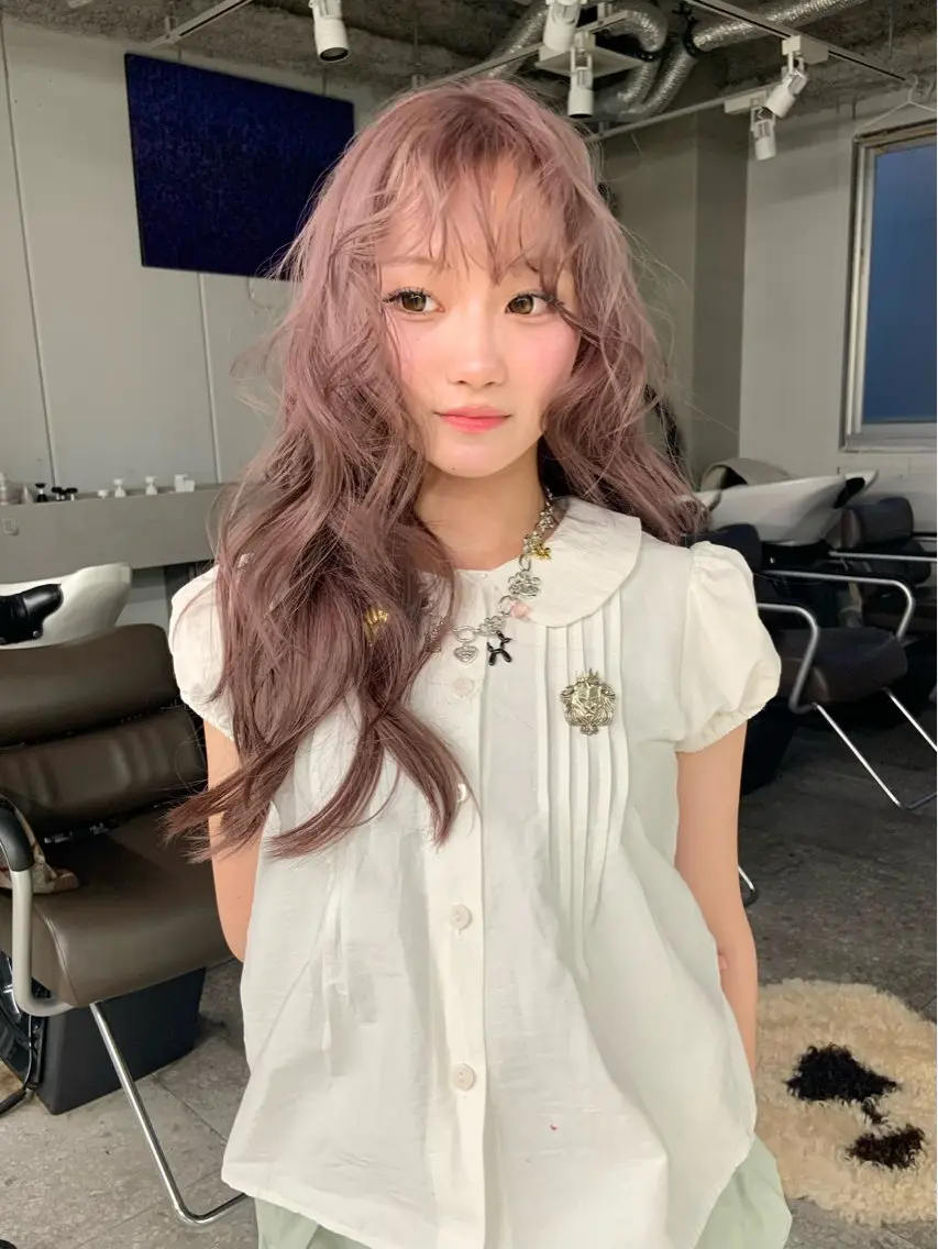 ロング カラー カット ヘアカラー トリートメント YUUNA ハイトーンカラーのヘアスタイル
