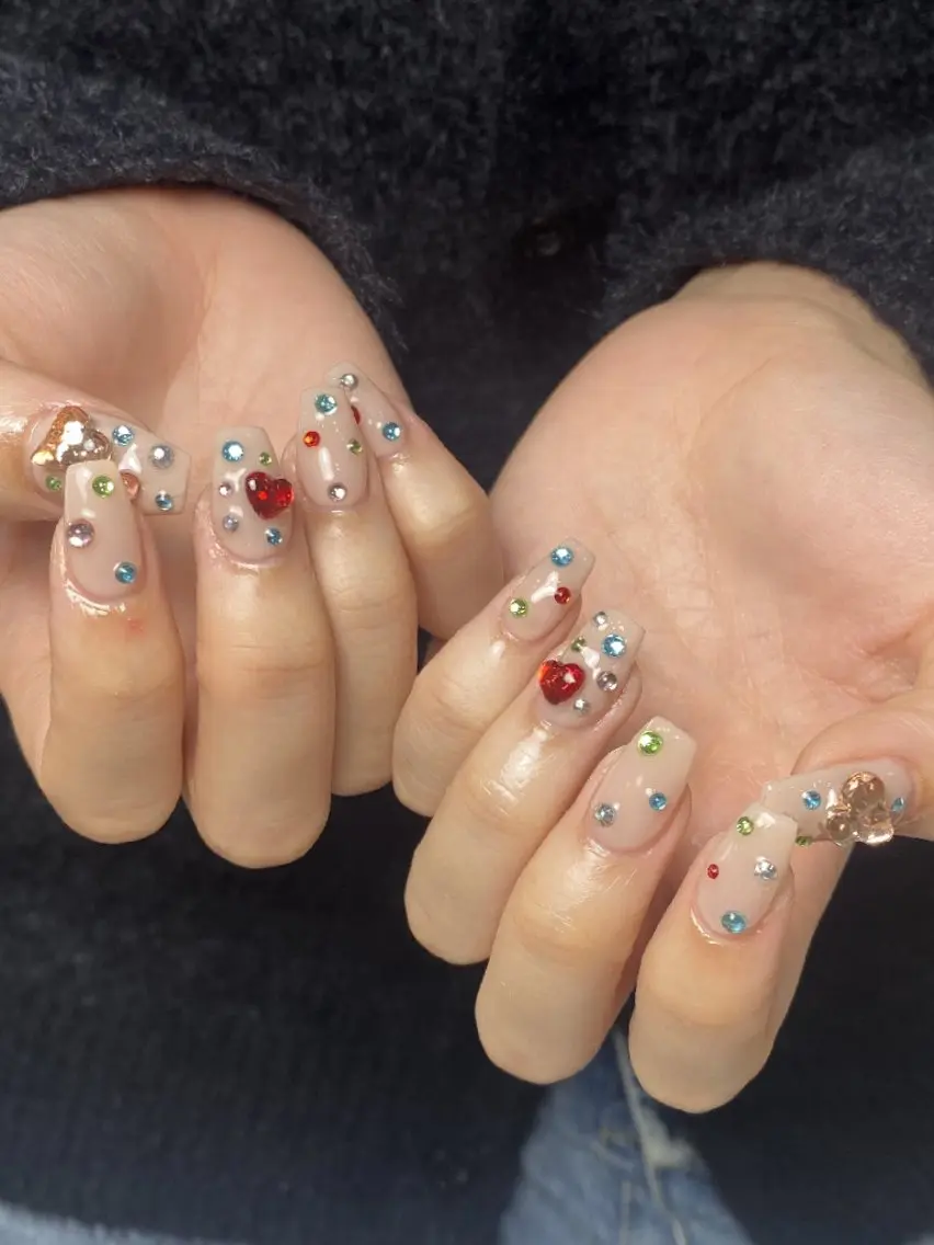 ネイル チークネイル 長さ出し フレンチネイル ジェルネイル キラキラネイル ハンドネイル UM Nail Salonのネイルデザイン