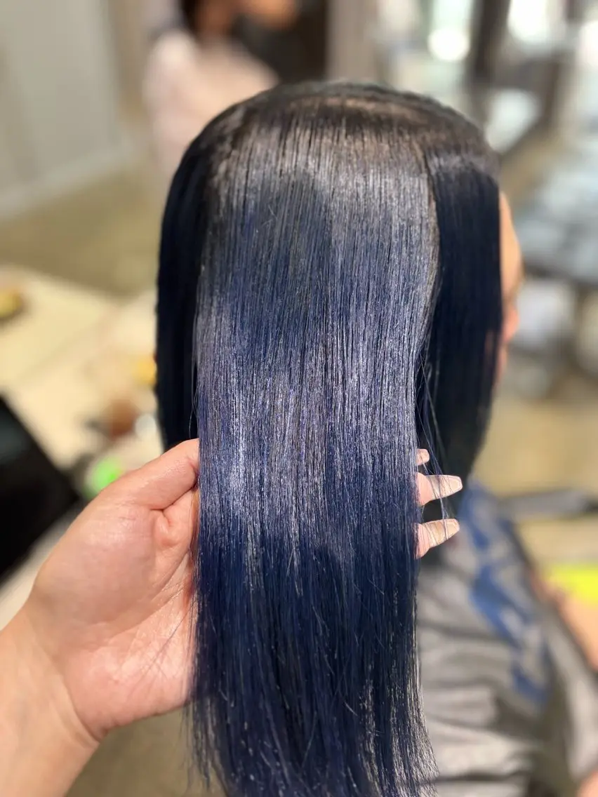 ミディアム カラー ブリーチ ブルーカラー デザインカラー パープルカラー ヘアカラー トリートメント Helena ゆりあのマツエク・マツパデザイン