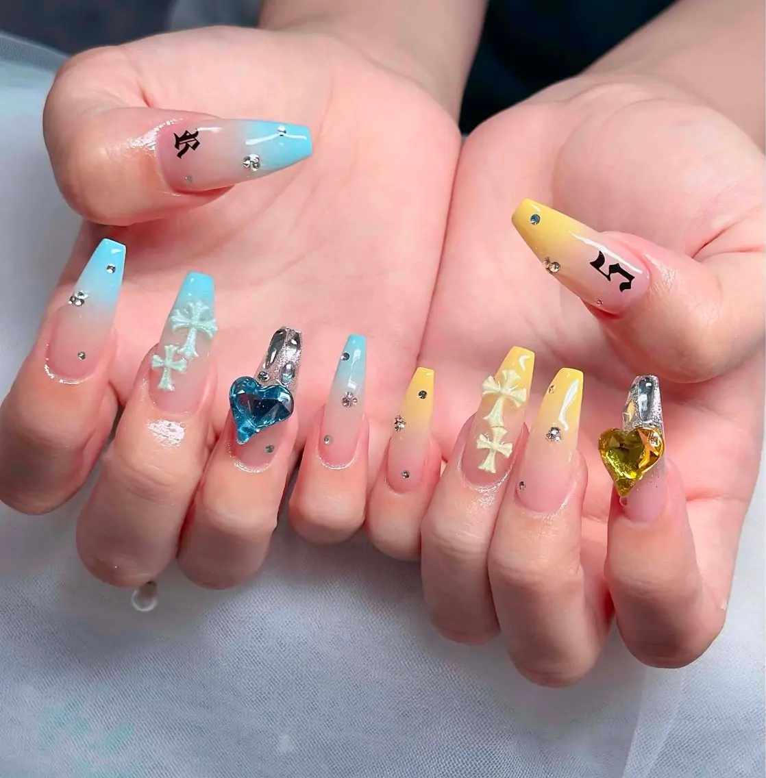 ネイル チークネイル フレンチネイル キラキラネイル 韓国ネイル マグネットネイル ハンドネイル yuuna hbabynailのネイルデザイン