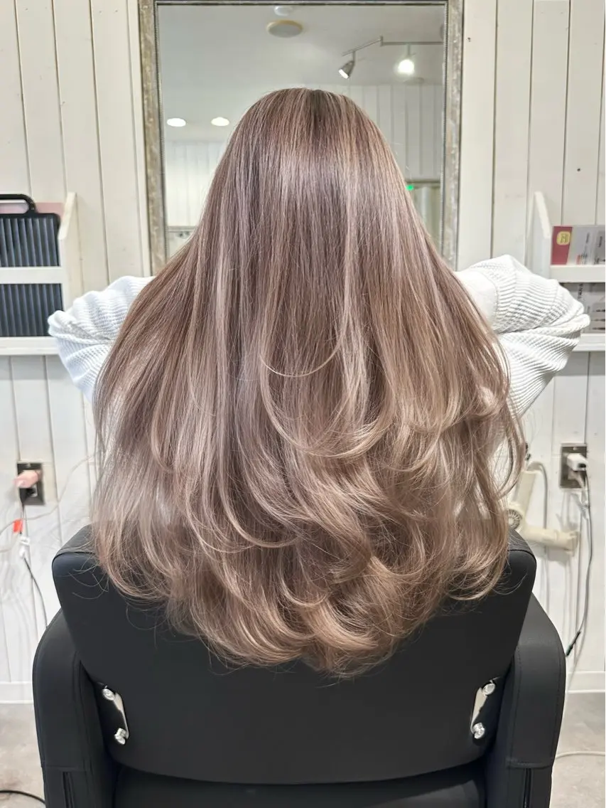 ロング ヘアカラー ハイトーン belle ナホのヘアスタイル