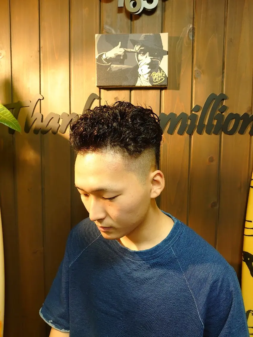 メンズ パーマ フェードカット メンズパーマ カット パーマ 岡林 選のヘアスタイル