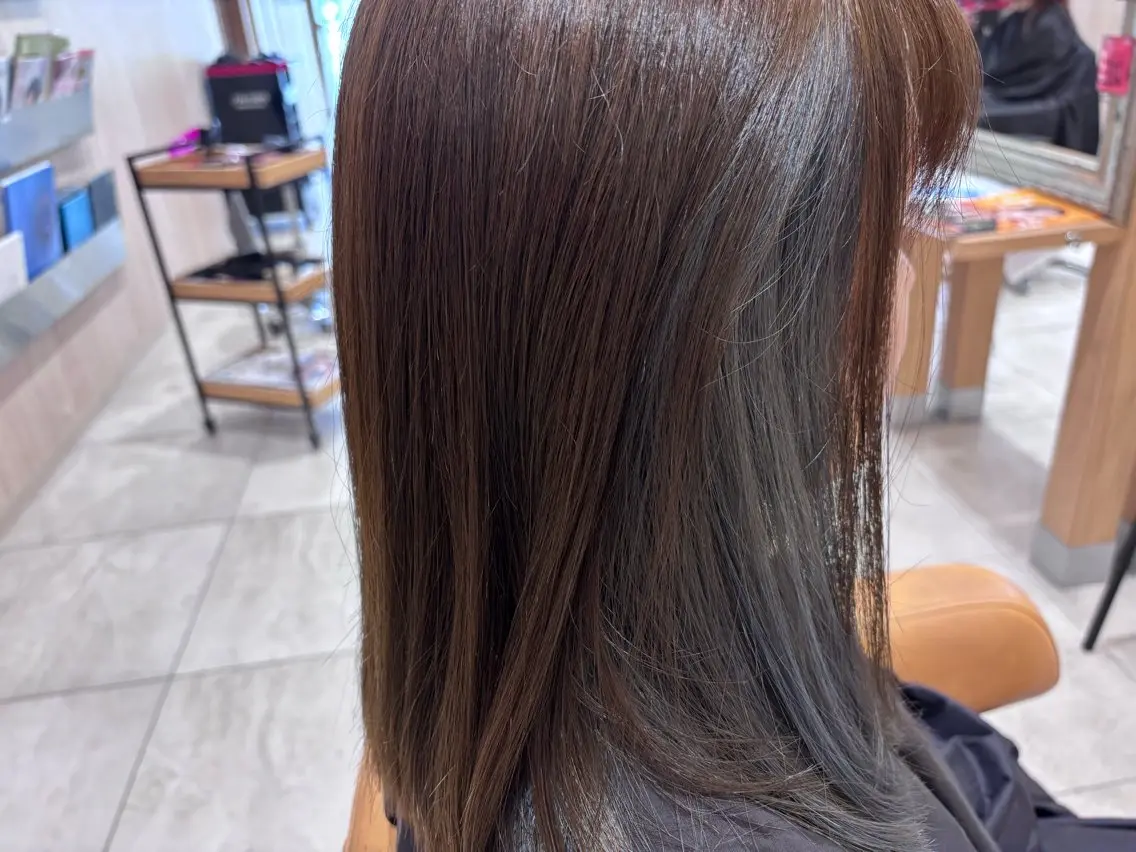カラー ブルーカラー シルバー かわにし ゆきのヘアスタイル