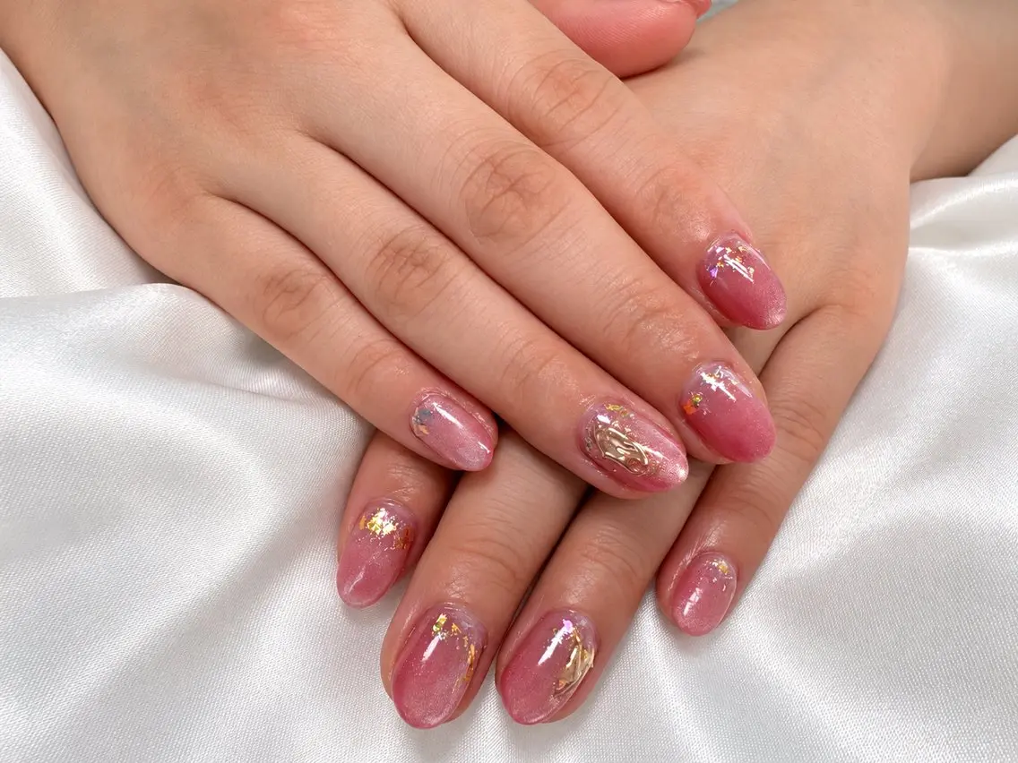 ネイル アートネイル ゴールド マグネットネイル ニュアンスネイル ピンク VI NAILのネイルデザイン