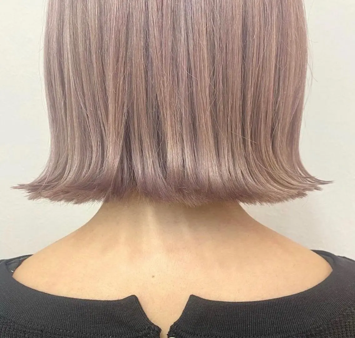 ショート カラー ブロンド ラベンダーカラー ホワイトブロンド 外国人風カラー 遠藤沙也加 /レイヤーカットのヘアスタイル