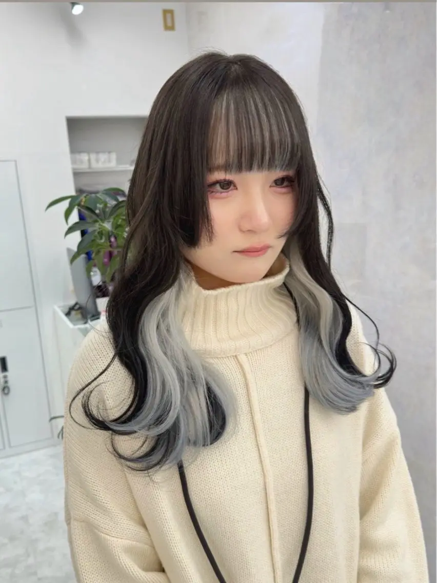 セミロング 【韓国×ハイトーン】 🇰🇷SOGO🩶のヘアスタイル