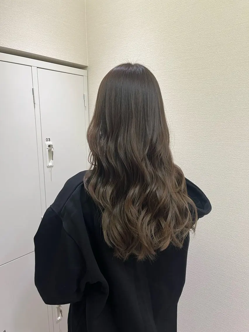 ロング エルロン 川上のヘアスタイル