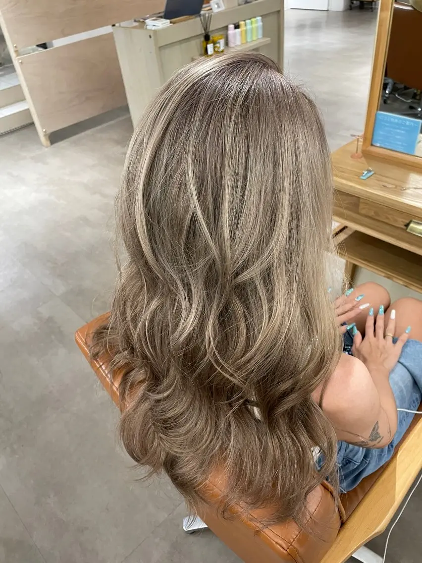 ロング カラー ベージュカラー ブリーチ 透明感カラー ダブルカラー ハイトーンカラー ヘアカラー 雨宮花果/国立 透明感カラーのヘアスタイル