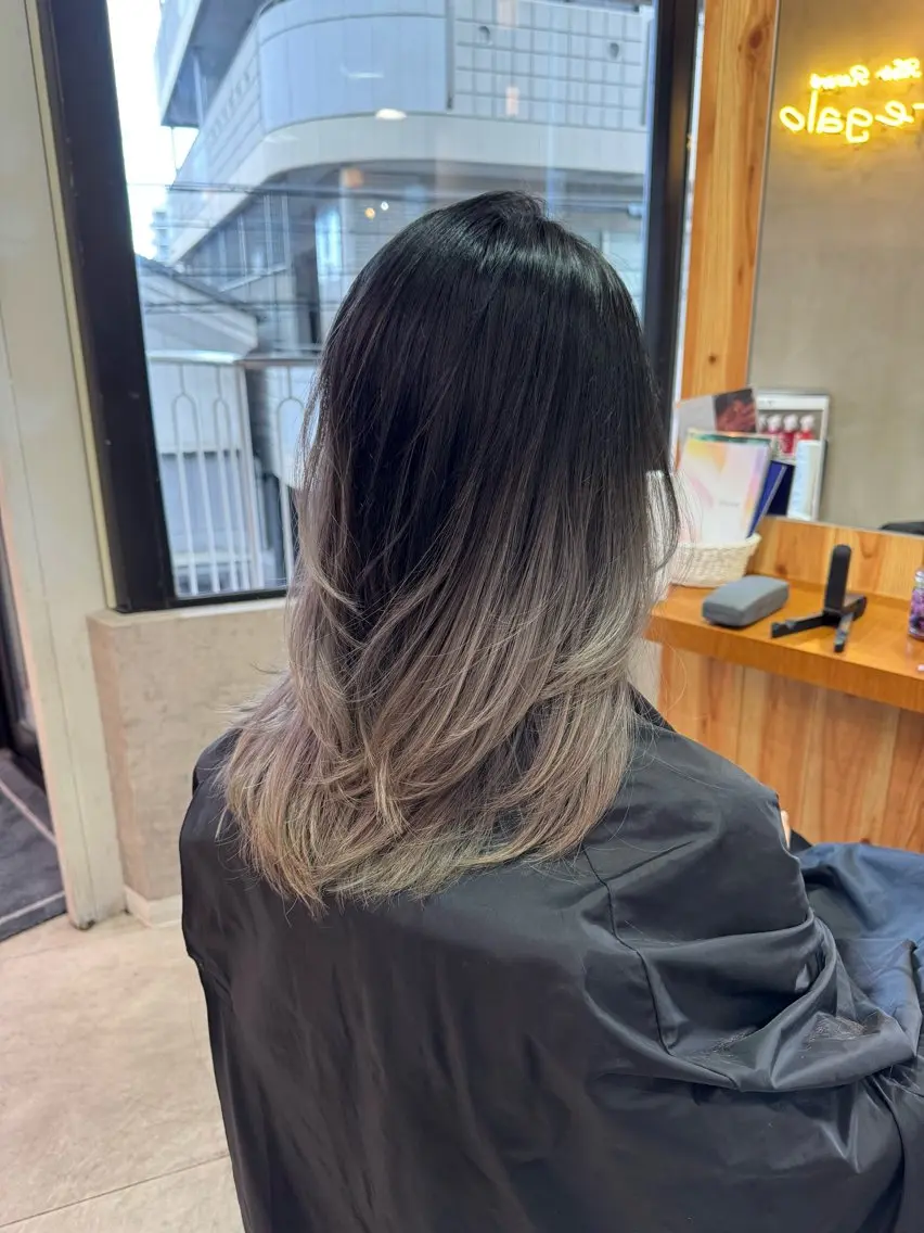 【✨ケアブリーチ使用✨】カット+グラデーションカラー+リペアTRの写真