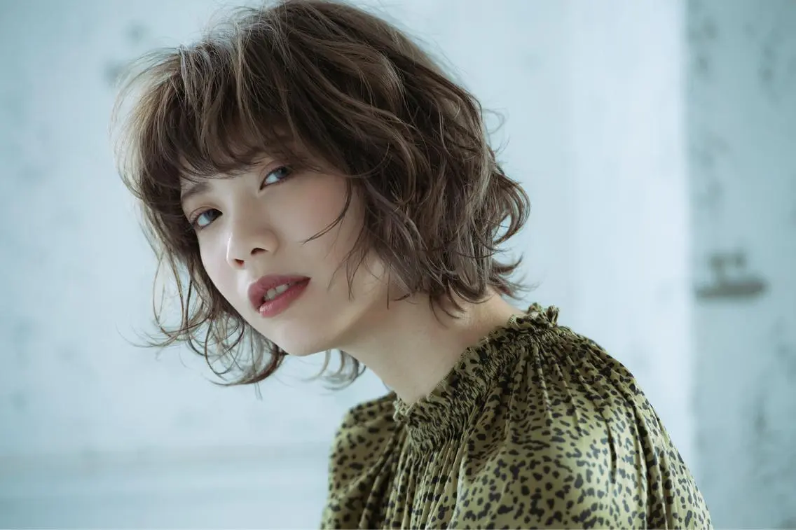 ミディアム カラー ウルフカット ウルフレイヤーカット /チヒロのヘアスタイル