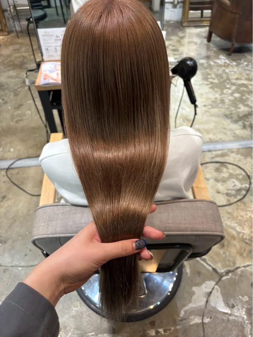 セミロング カラー 鵜澤 想来のヘアスタイル