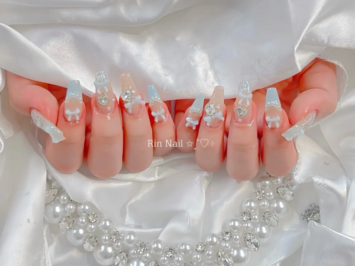 ネイル オーロラネイル チークネイル 桜ネイル クリアネイル ドット ハンドネイル Rin Nail 新大久保店のネイルデザイン