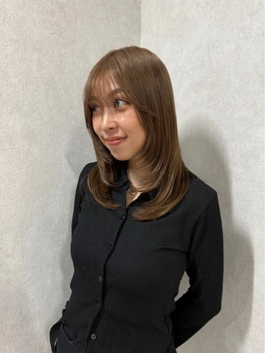 ミディアム カラー アッシュ ベージュカラー ブリーチ 透明感カラー ダブルカラー カット ヘアカラー レイヤー /髪質改善/ariのヘアスタイル