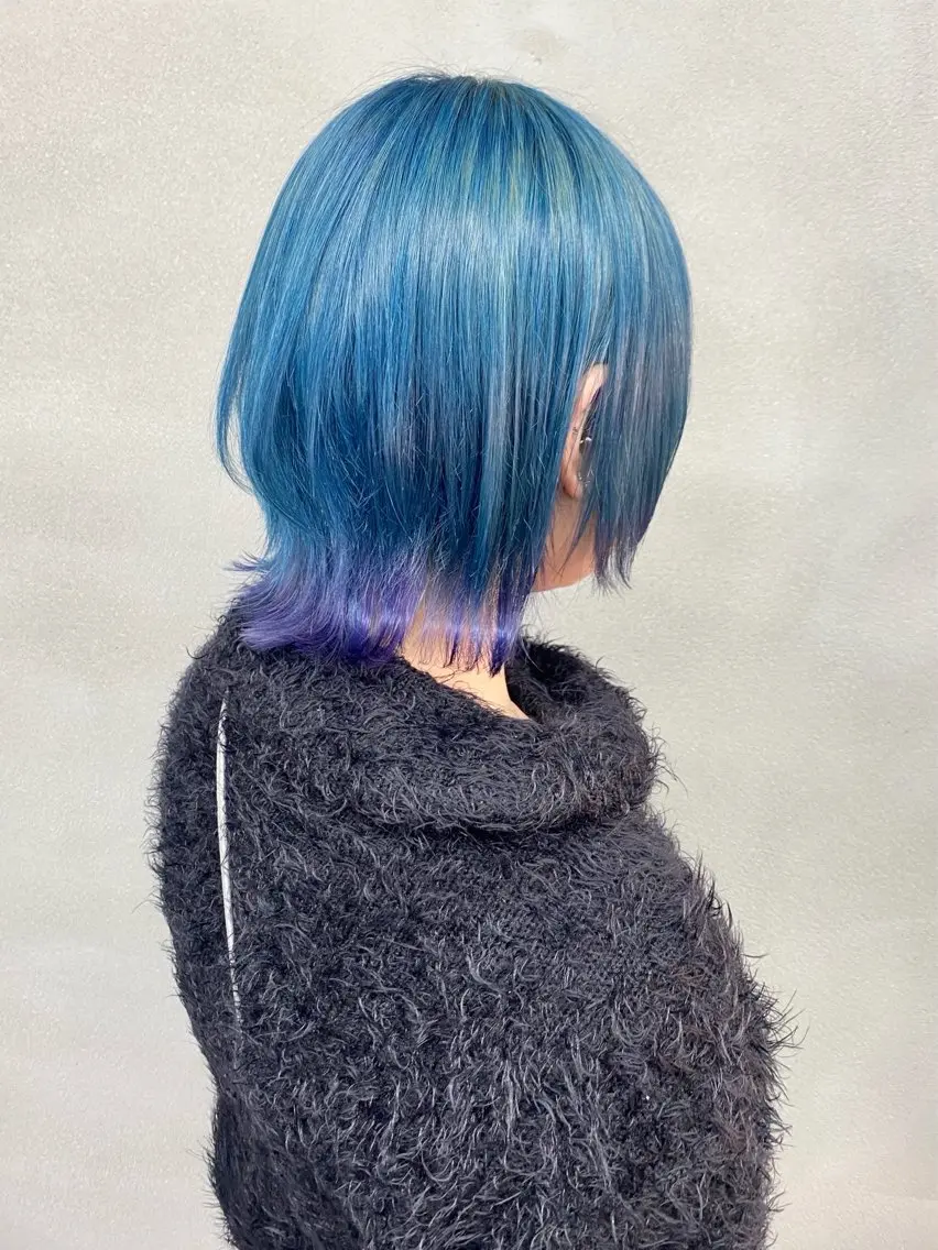 ミディアム カラー ブリーチ ブルーカラー デザインカラー パープルカラー ツートーンカラー カット ヘアカラー トリートメント 柏 デザインカラー/ レイヤー🐣シオリのヘアスタイル