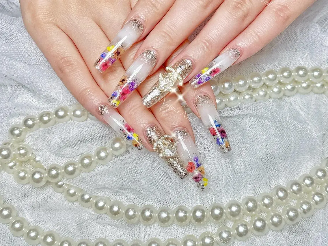 ネイル 🦋 Queenieのネイルデザイン