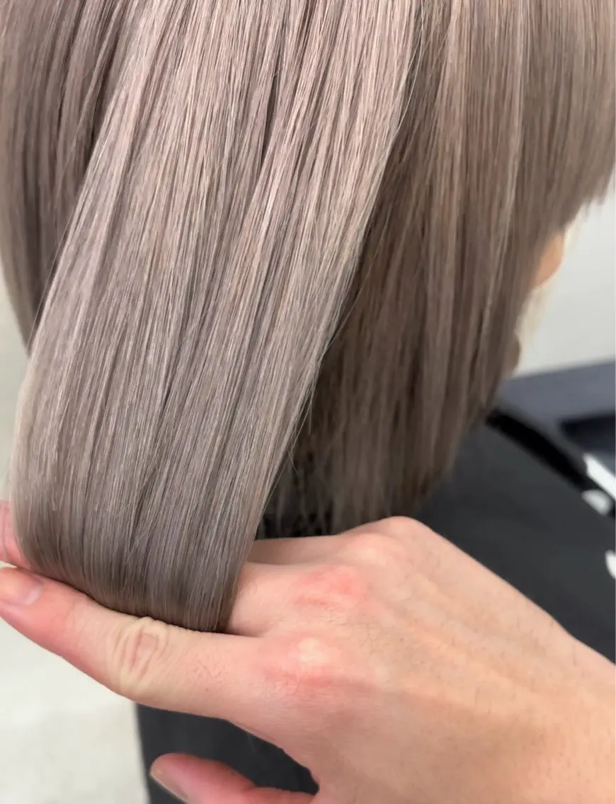 ミディアム カラー グレージュ ヘアカラー トリートメント ヘッドスパ ヘアセット オカベ ショウマのヘアスタイル