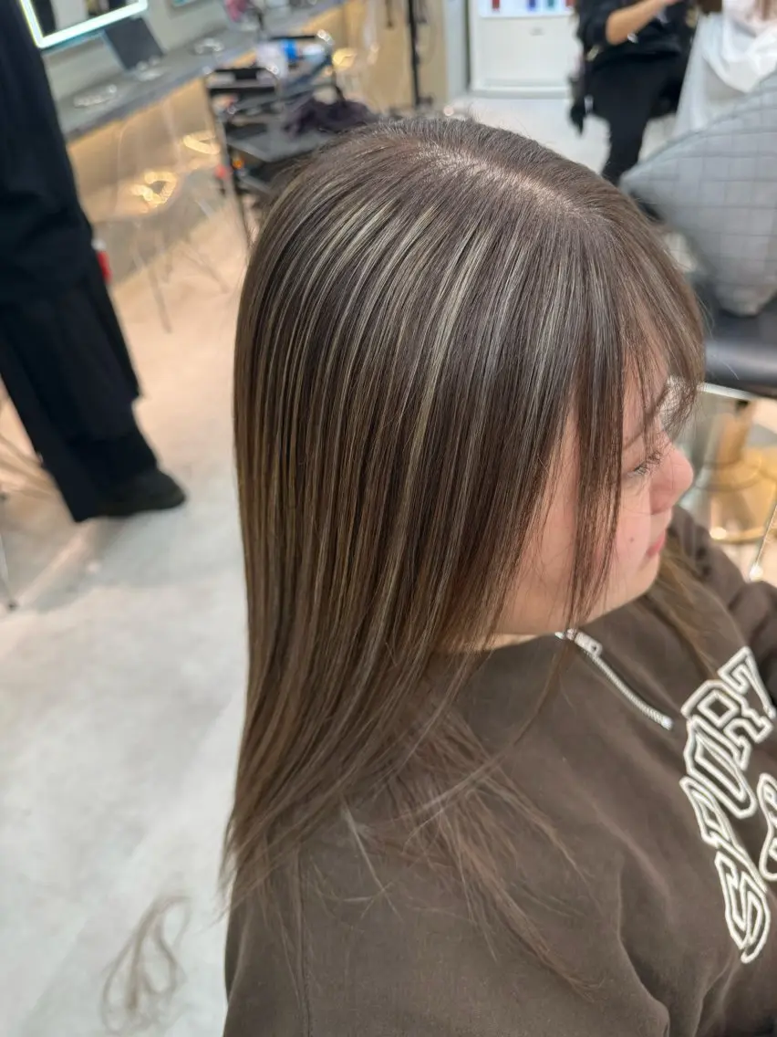 セミロング カラー ブリーチ 透明感カラー ハイライトカラー ブリーチなしカラー 卒業式のヘアスタイル カット ✨レイヤー/韓国 /✨ヘア山下 遥のヘアスタイル