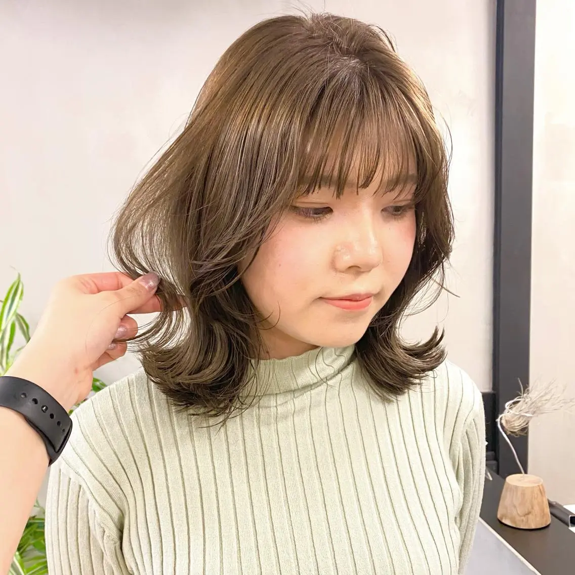 ミディアム カラー パーマ ヘアアレンジ メンズ キッズ ネイル マツエク・マツパ くびれヘア サイドバング 前川 朋香のヘアスタイル