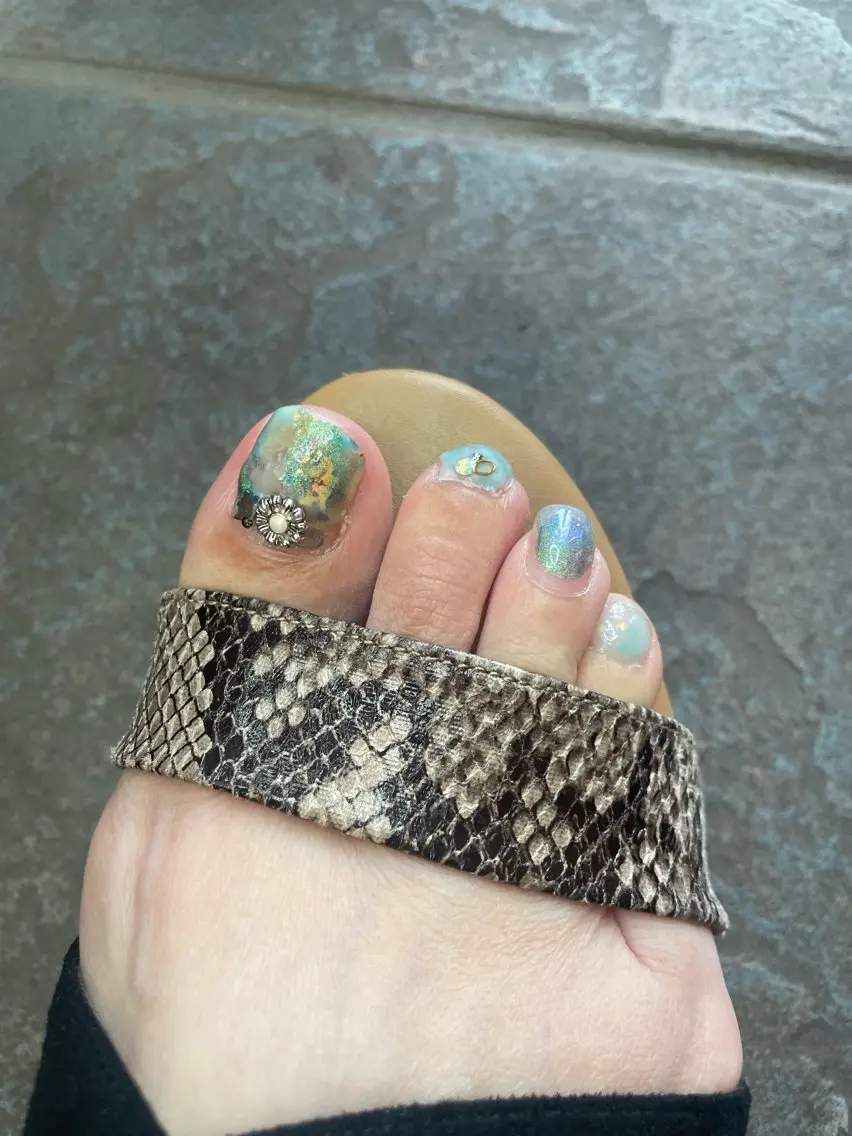 ネイル オーロラネイル ブルー フットネイル グリーン マグネットネイル NAIL★M 真紀のネイルデザイン