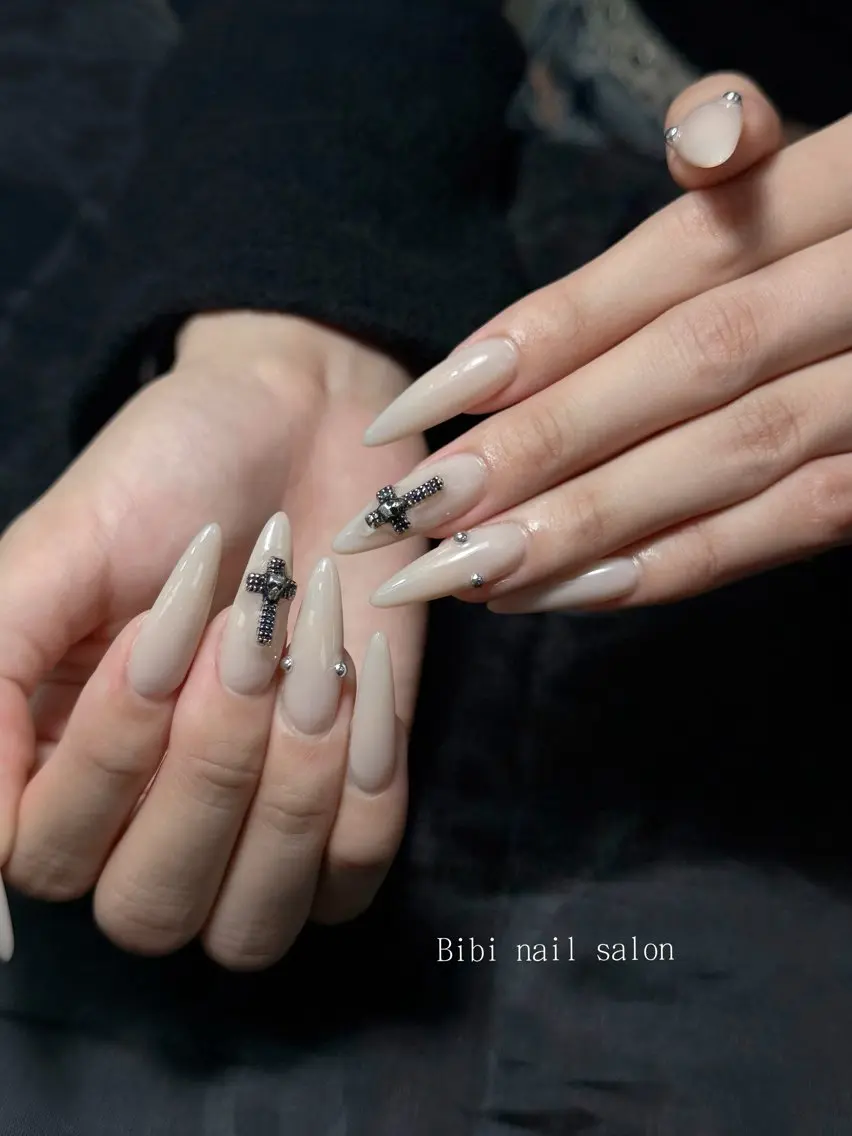 セミロング ハンドネイル Bibi nail Osakaのネイルデザイン