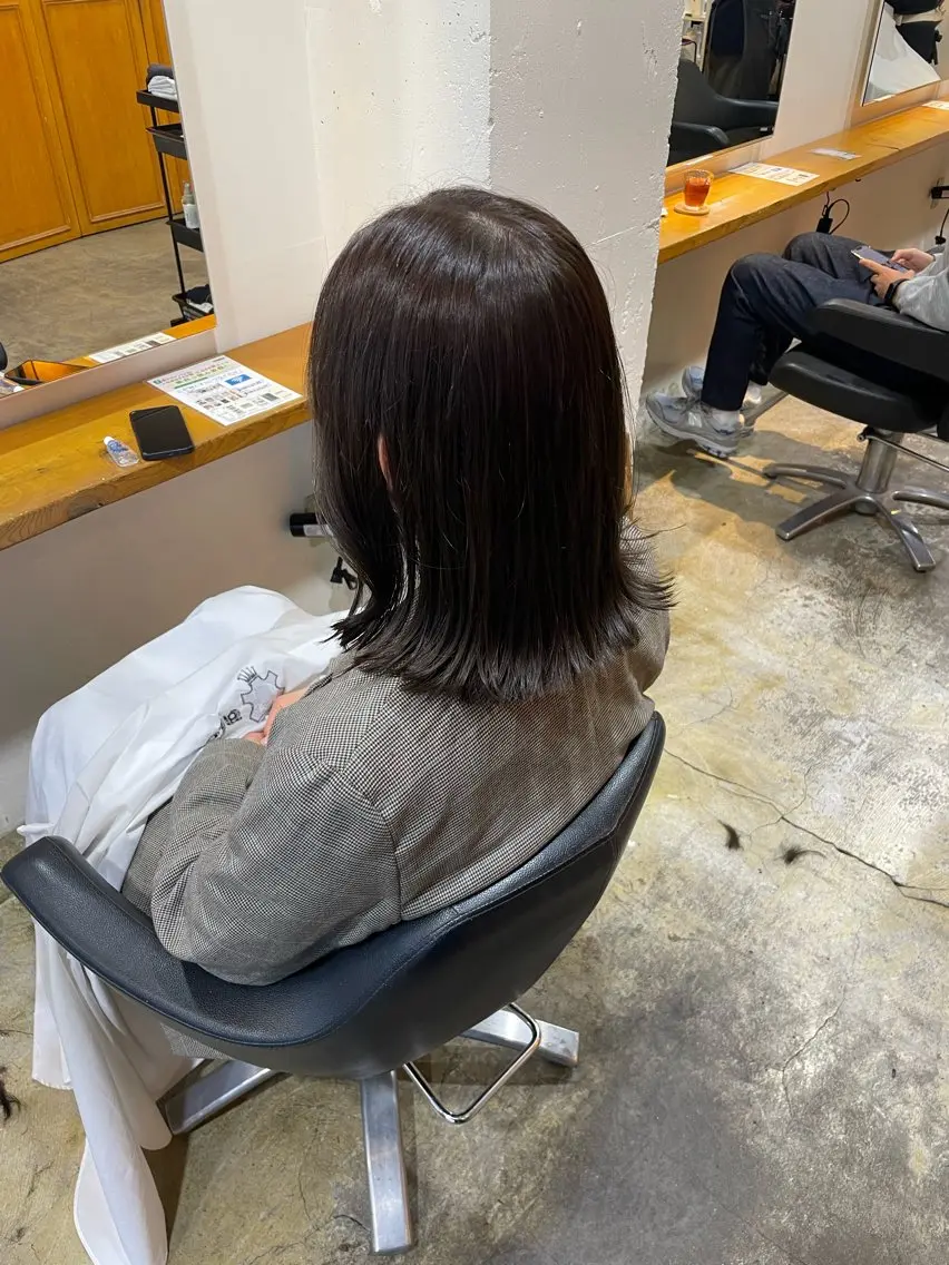ミディアム カラー ベージュカラー オリーブベージュ MIOベージュカラー 柔らかいカラーのヘアスタイル